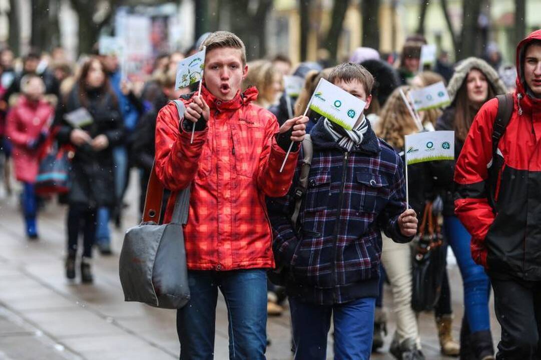 Švęsdami Žemės dieną moksleiviai nerimavo dėl klimato atšilimo
