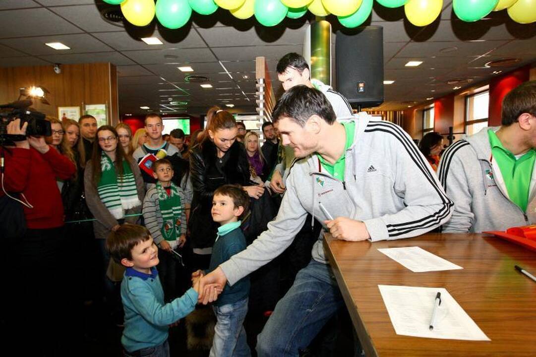 Kauno „Žalgirio” komanda sekmadienį pietums kirto mėsainius