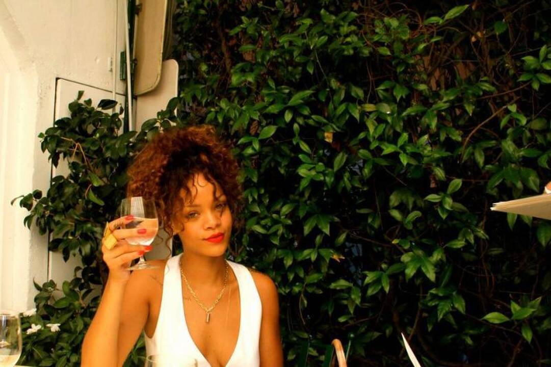 Rihanna paviešino intymias atostogų nuotraukas