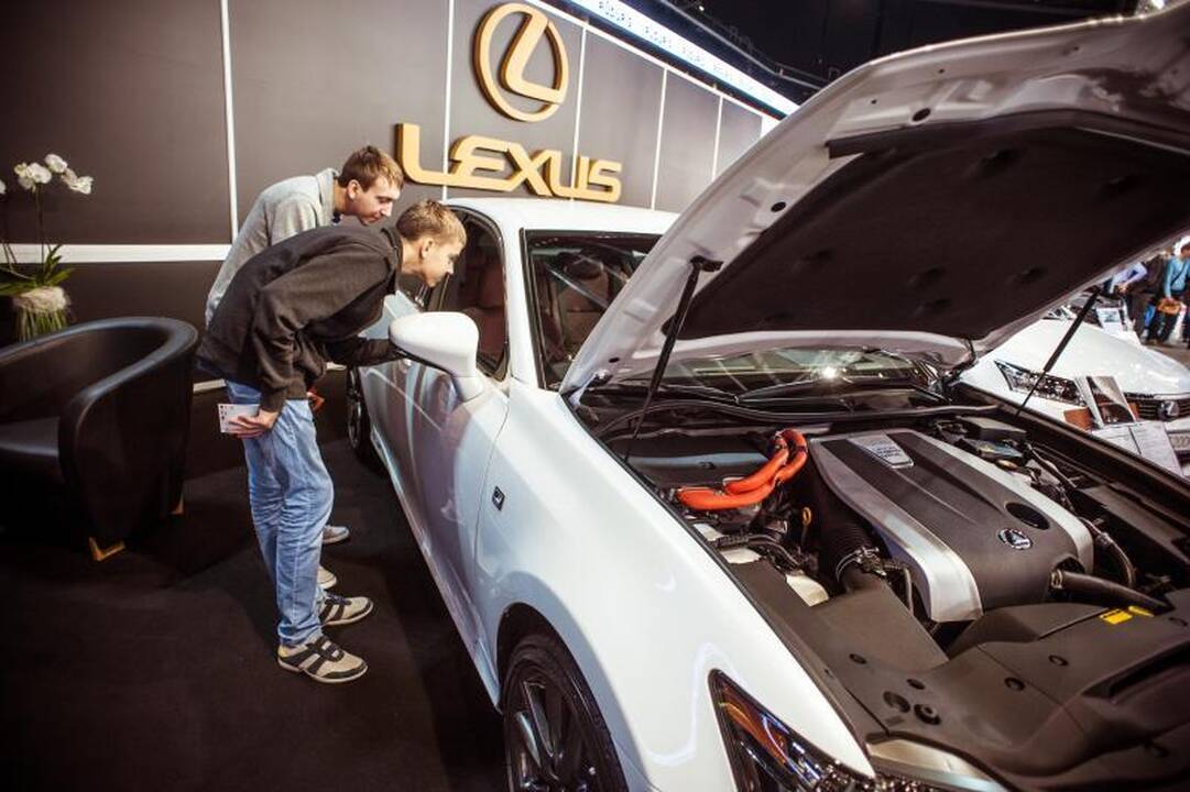 „Žalgirio“ arenoje seilę varvina automobilių gerbėjai