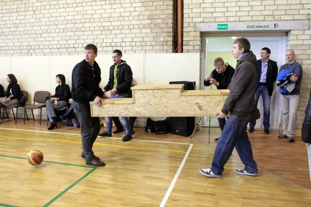 Premjeras A.Kubilius sveikino krepšinio turnyro nugalėtojus 