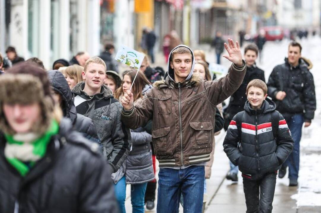 Švęsdami Žemės dieną moksleiviai nerimavo dėl klimato atšilimo