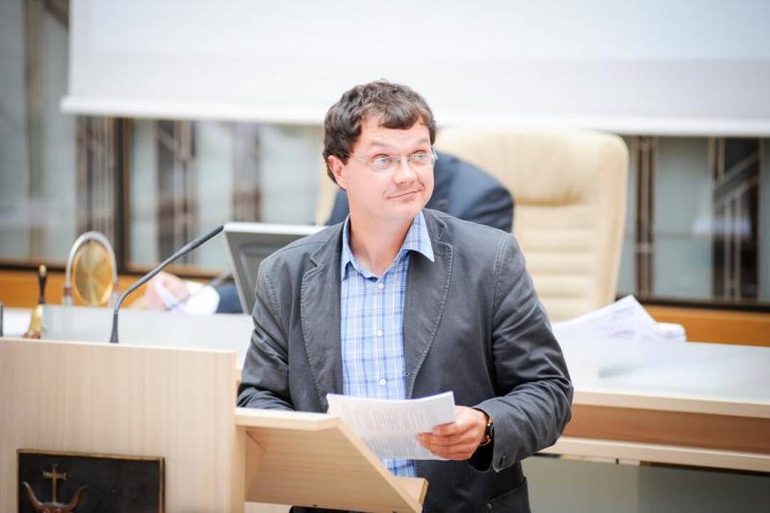 Politinė rokiruotė: D.Ratkelis ir A.Nesteckis apsimainė postais