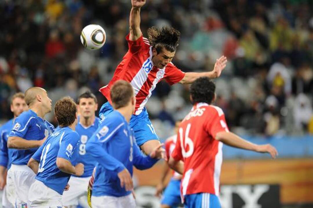 F grupė: pasaulio čempionų italų lygiosios su Paragvajumi