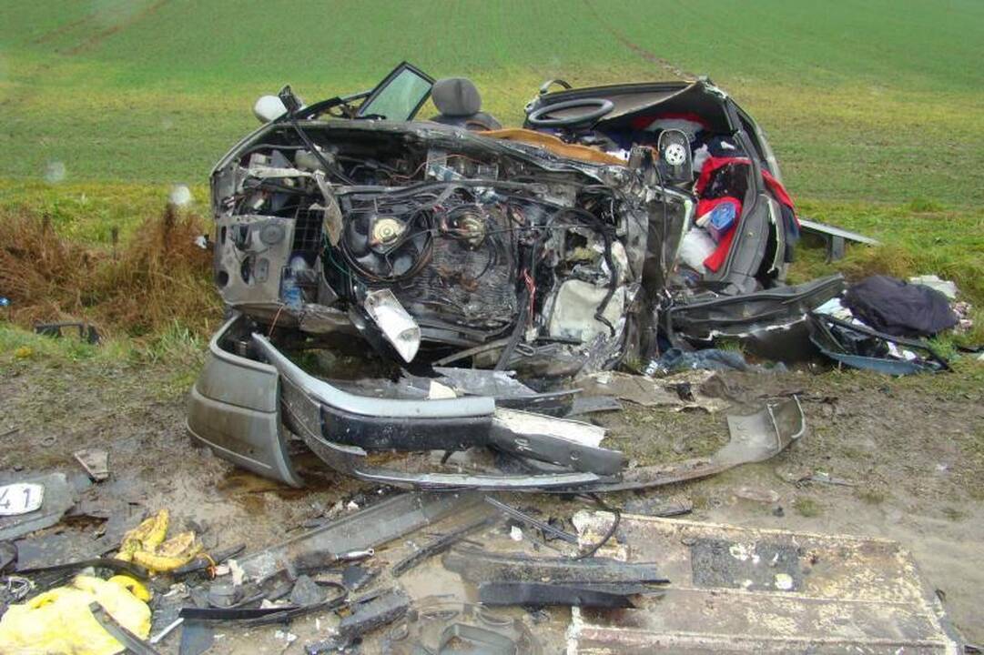 Kraupi avarija prie Marijampolės: vairuotoja žuvo, dar trys sužeisti