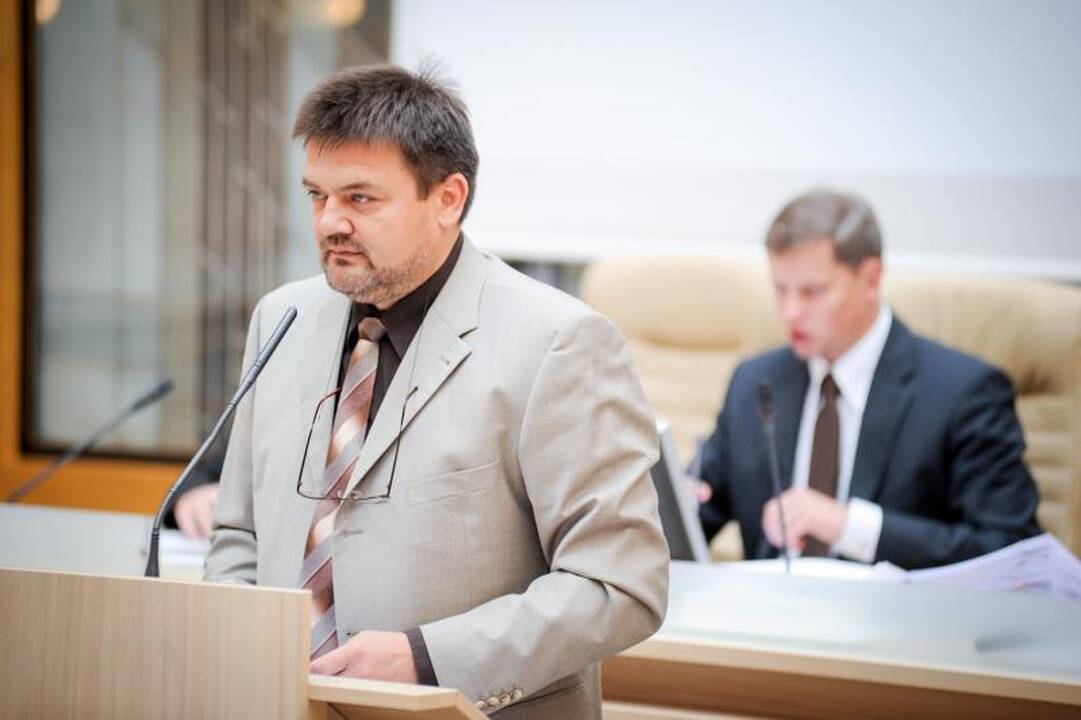 Politinė rokiruotė: D.Ratkelis ir A.Nesteckis apsimainė postais