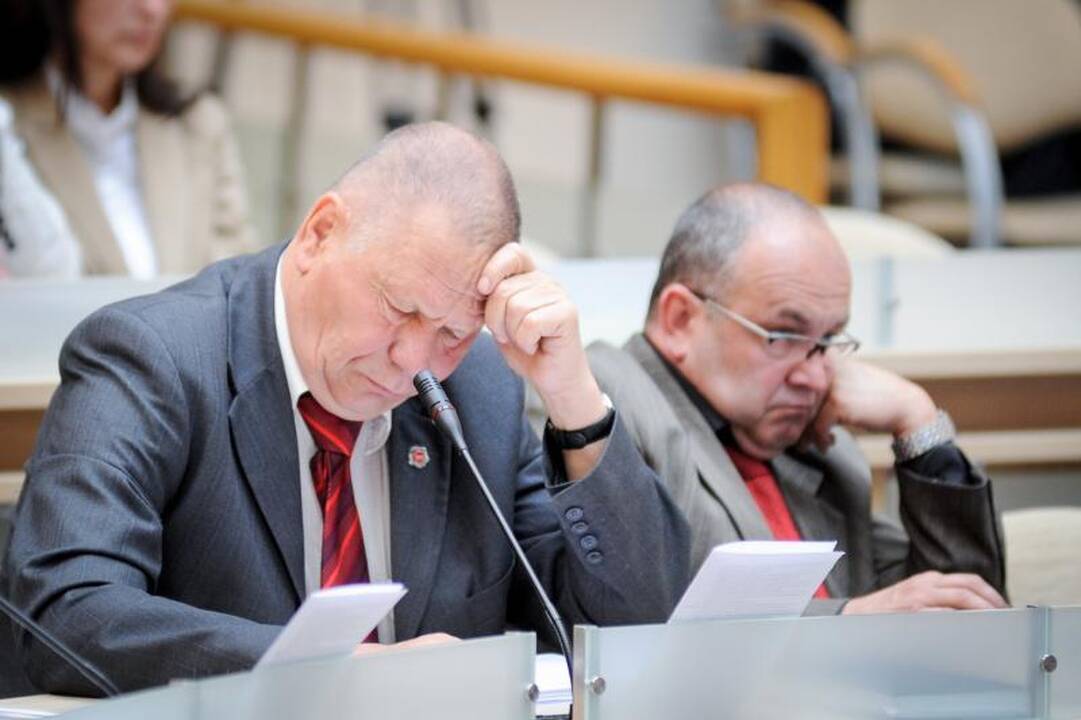 Politinė rokiruotė: D.Ratkelis ir A.Nesteckis apsimainė postais