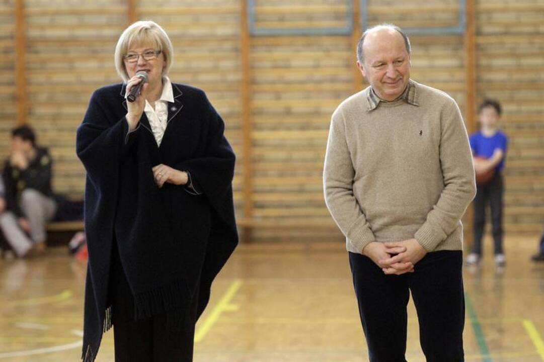 Premjeras A.Kubilius sveikino krepšinio turnyro nugalėtojus 