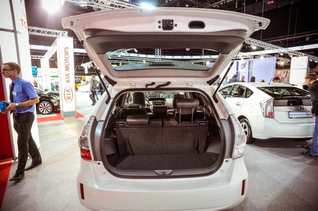„Žalgirio“ arenoje seilę varvina automobilių gerbėjai