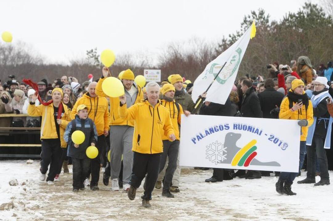 Ruonių maudynėse Palangoje – ir veteranai, ir naujokai