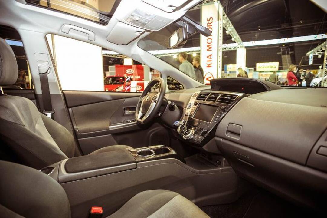 „Žalgirio“ arenoje seilę varvina automobilių gerbėjai