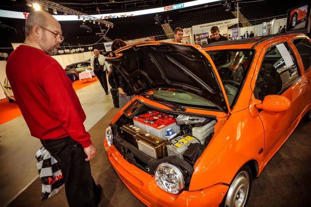 „Žalgirio“ arenoje seilę varvina automobilių gerbėjai