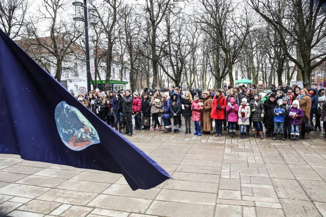 Švęsdami Žemės dieną moksleiviai nerimavo dėl klimato atšilimo