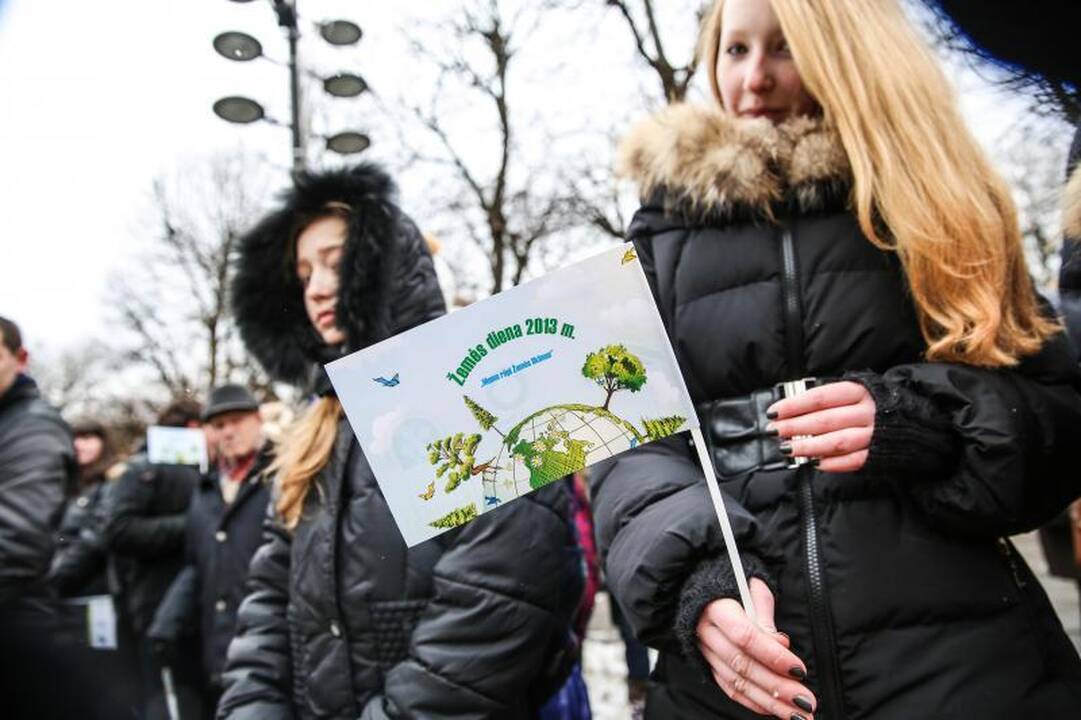 Švęsdami Žemės dieną moksleiviai nerimavo dėl klimato atšilimo