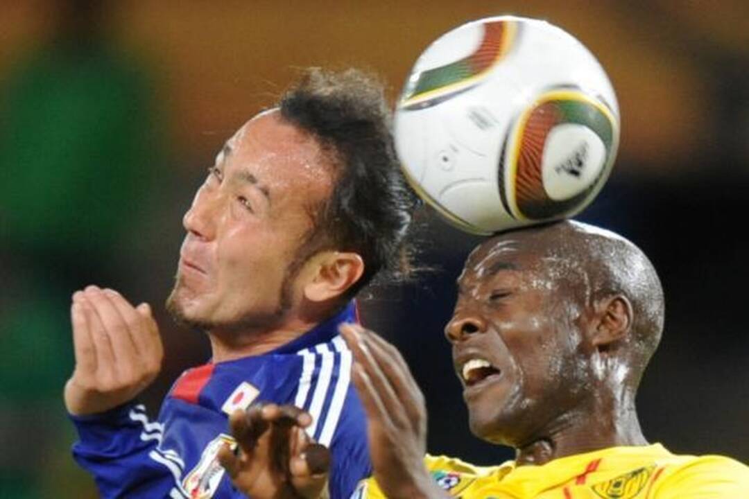 E grupė: japonų spyris Kamerūno futbolininkams 