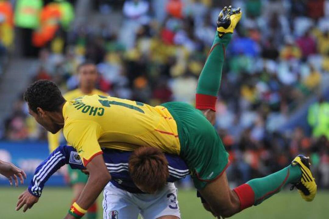 E grupė: japonų spyris Kamerūno futbolininkams 