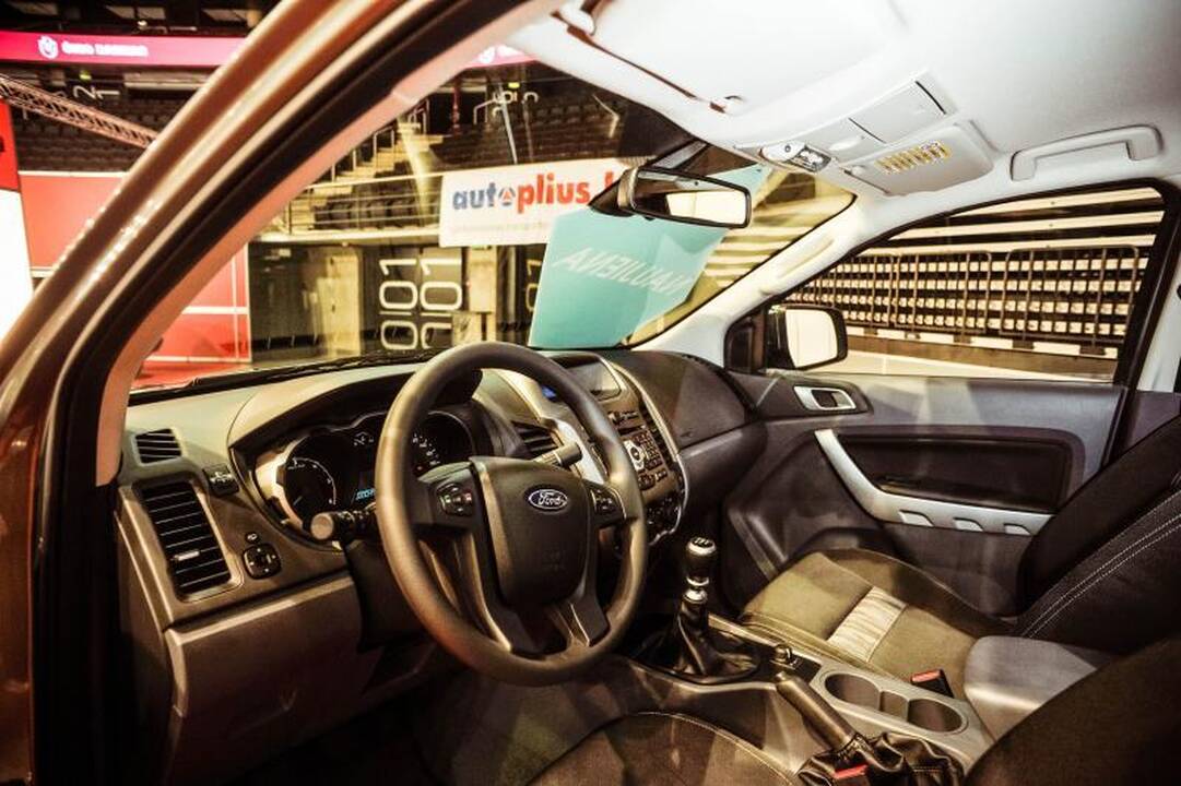 „Žalgirio“ arenoje seilę varvina automobilių gerbėjai