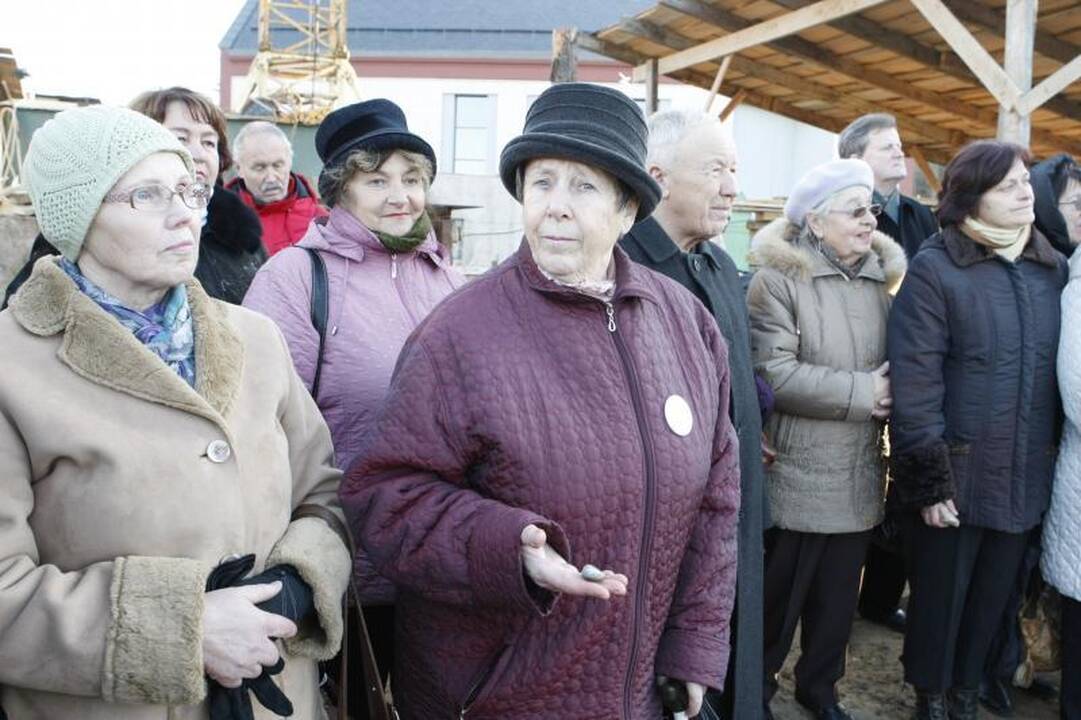 Dvasinės paramos centro pamatus sutvirtino atminimo simboliais  