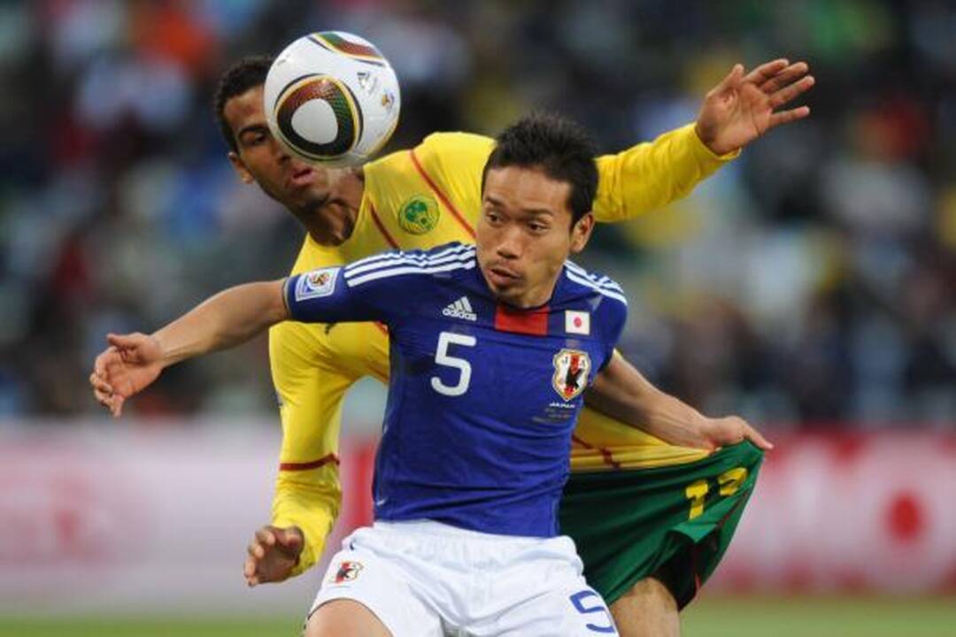 E grupė: japonų spyris Kamerūno futbolininkams 