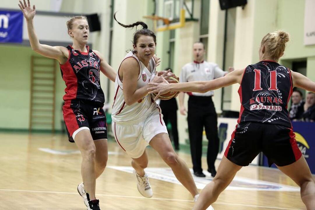 „Fortūnos“ krepšininkės po permainingos kovos parklupdė kaunietes