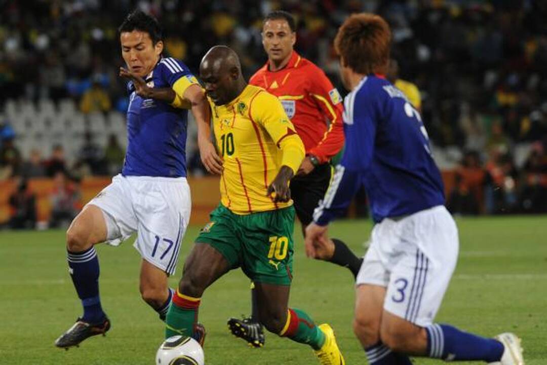 E grupė: japonų spyris Kamerūno futbolininkams 