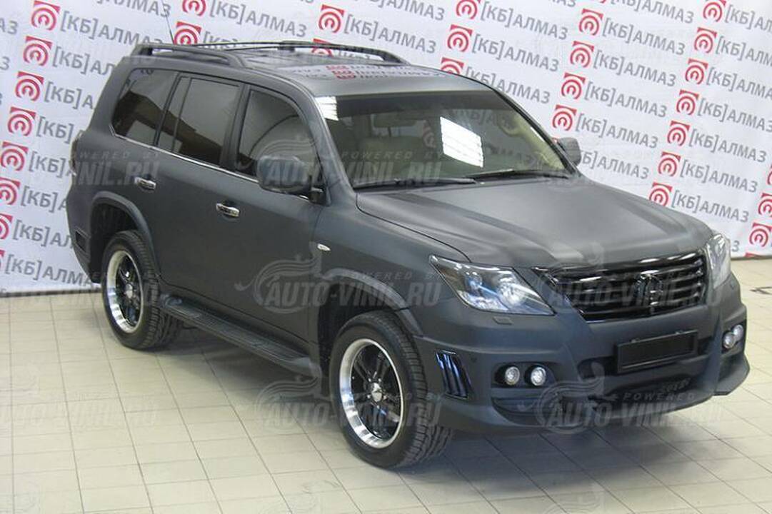 Čiuožėjo J.Pliuščenkos automobilis – lyg krokodilo imitacija