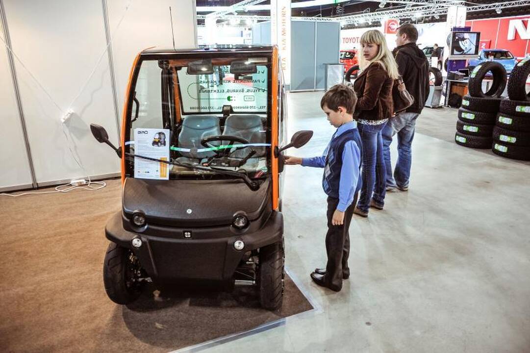 „Žalgirio“ arenoje seilę varvina automobilių gerbėjai