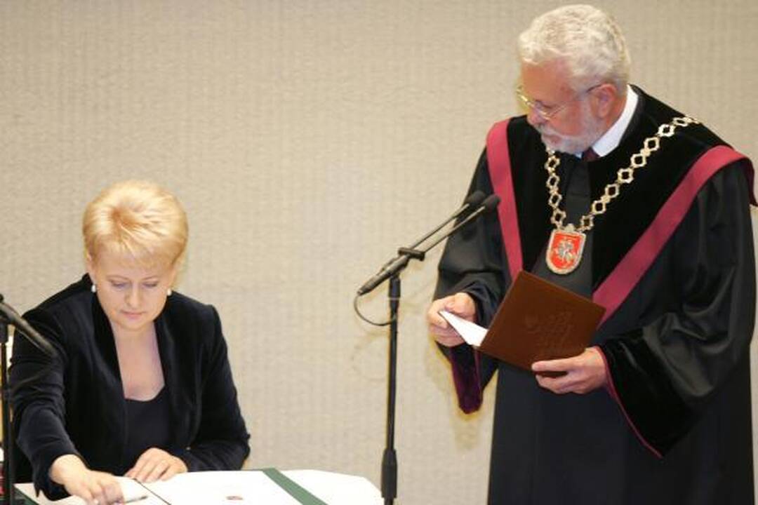 Dalia Grybauskaitė pradėjo eiti prezidento pareigas (papildyta)