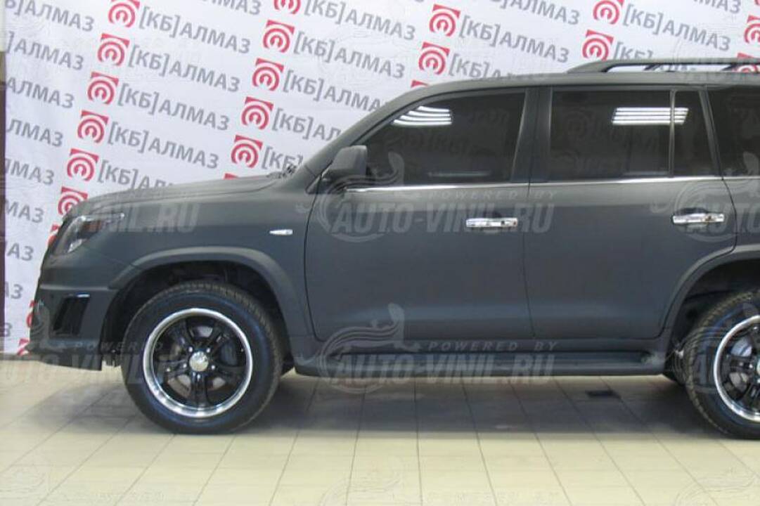 Čiuožėjo J.Pliuščenkos automobilis – lyg krokodilo imitacija