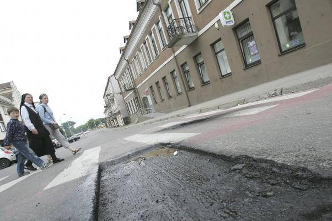 Kelininkai toliau kaltina blogus orus