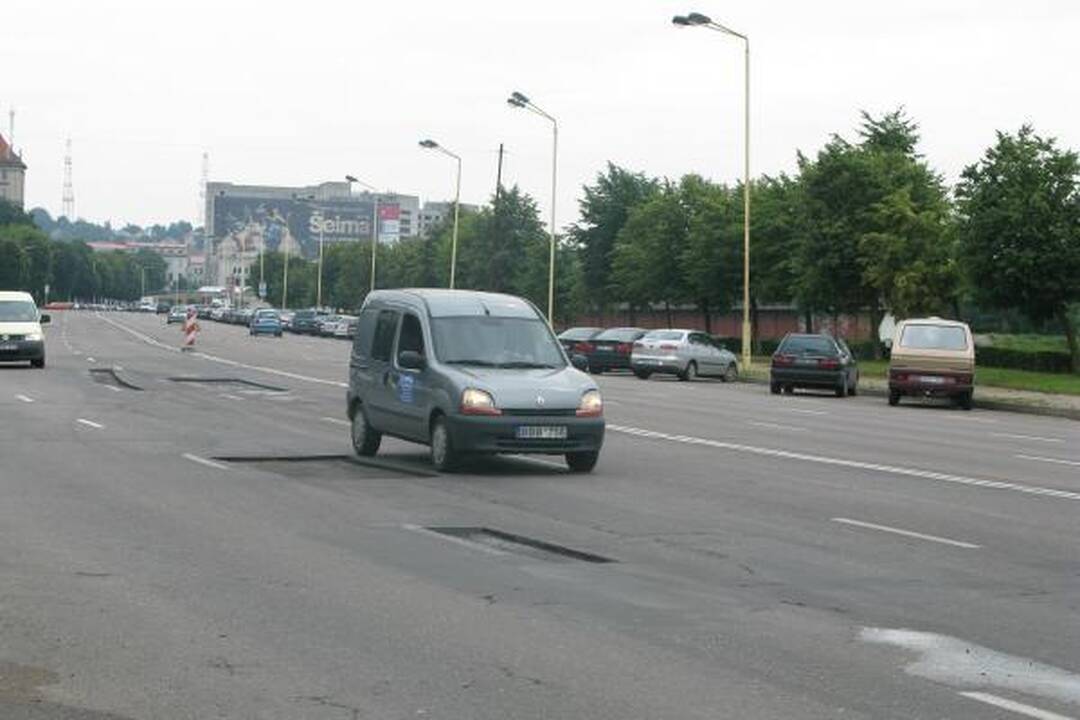 Karaliaus Mindaugo prospekte - lyg slalome (papildyta)