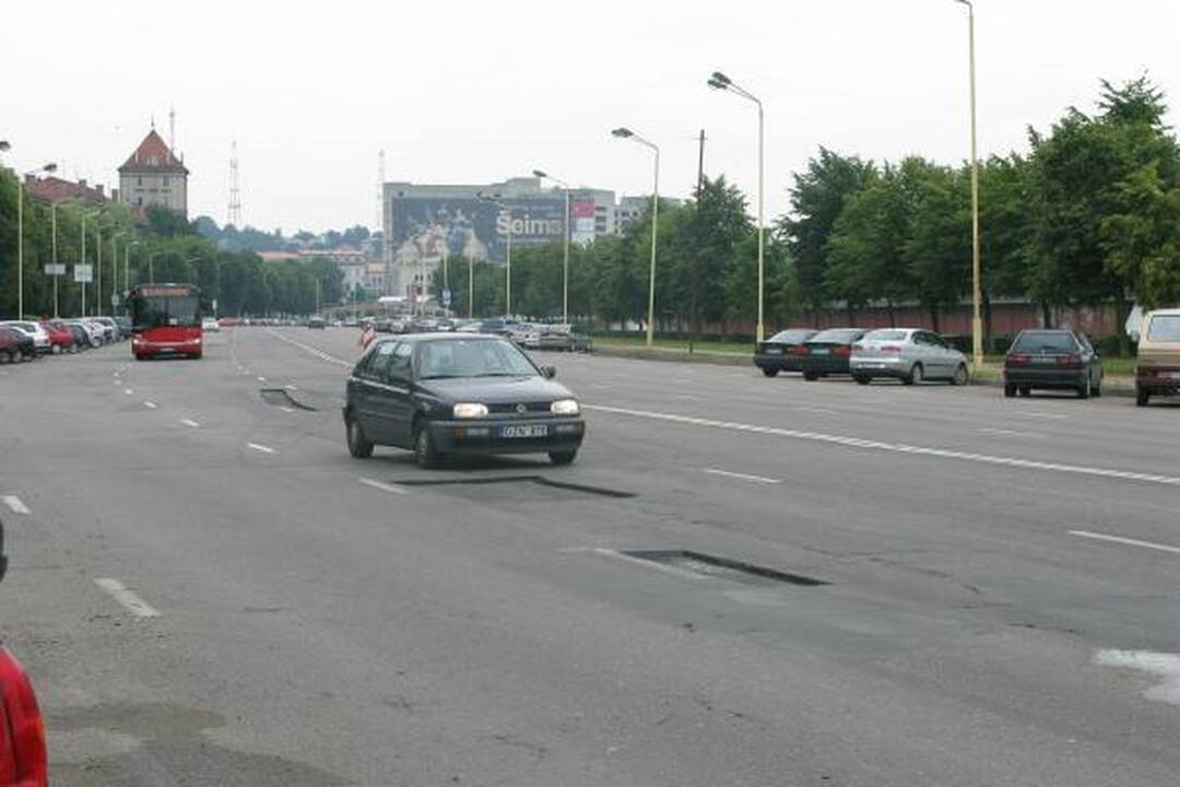 Karaliaus Mindaugo prospekte - lyg slalome (papildyta)