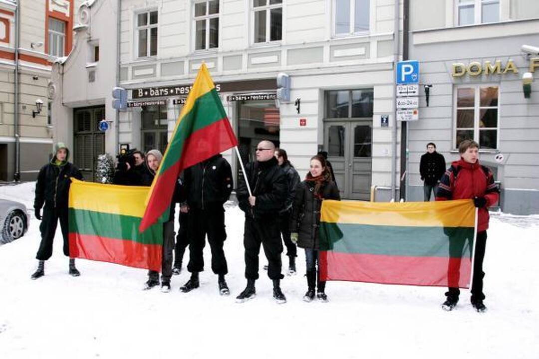 Per SS latvių legiono atminimo renginį Rygoje plevėsavo ir kelios Lietuvos vėliavos