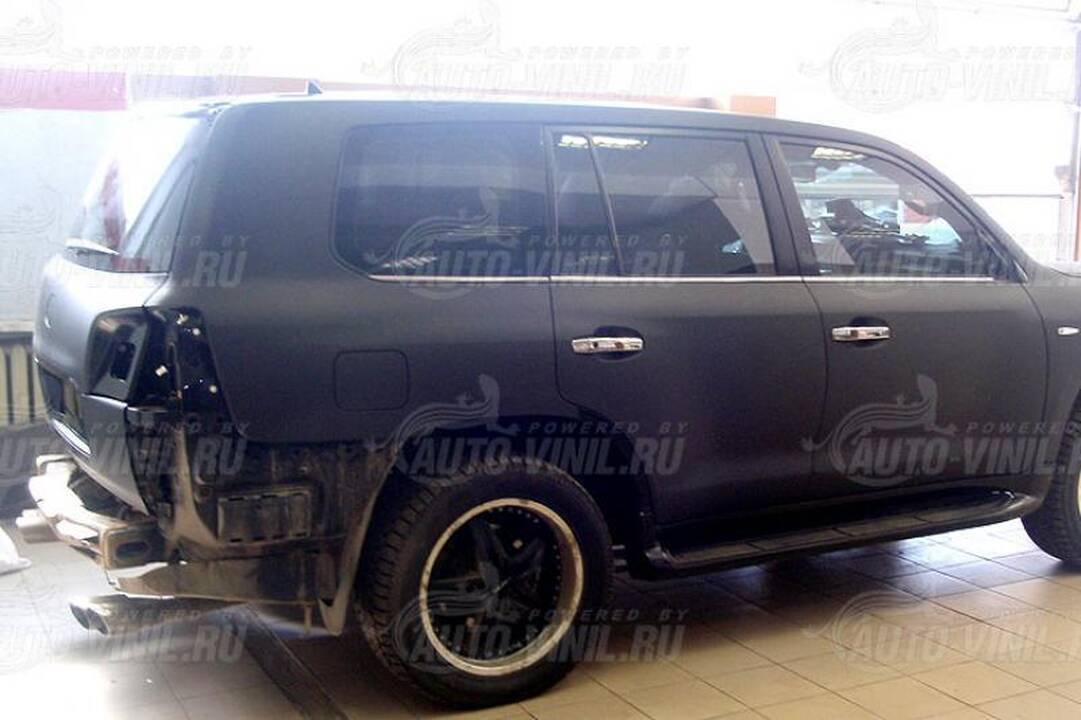 Čiuožėjo J.Pliuščenkos automobilis – lyg krokodilo imitacija