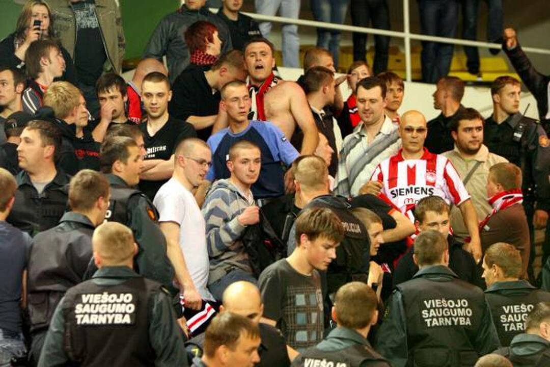 Sporto halėje - fanų susirėmimai 