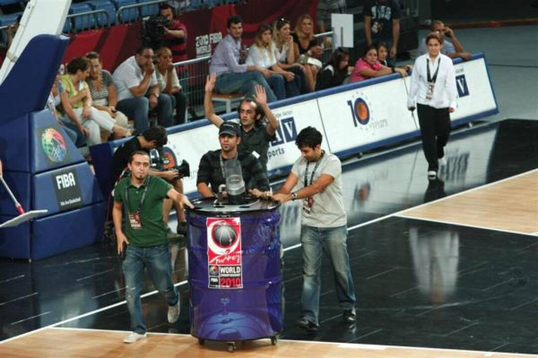 Varžybų išvakarėse Stambulo arenoje dar verda paruošiamieji darbai