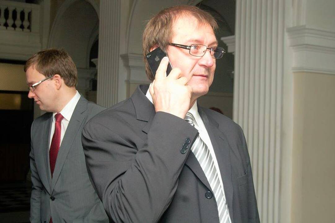 Prašo panaikinti V.Uspaskicho ir V.Vonžutaitės neliečiamybę