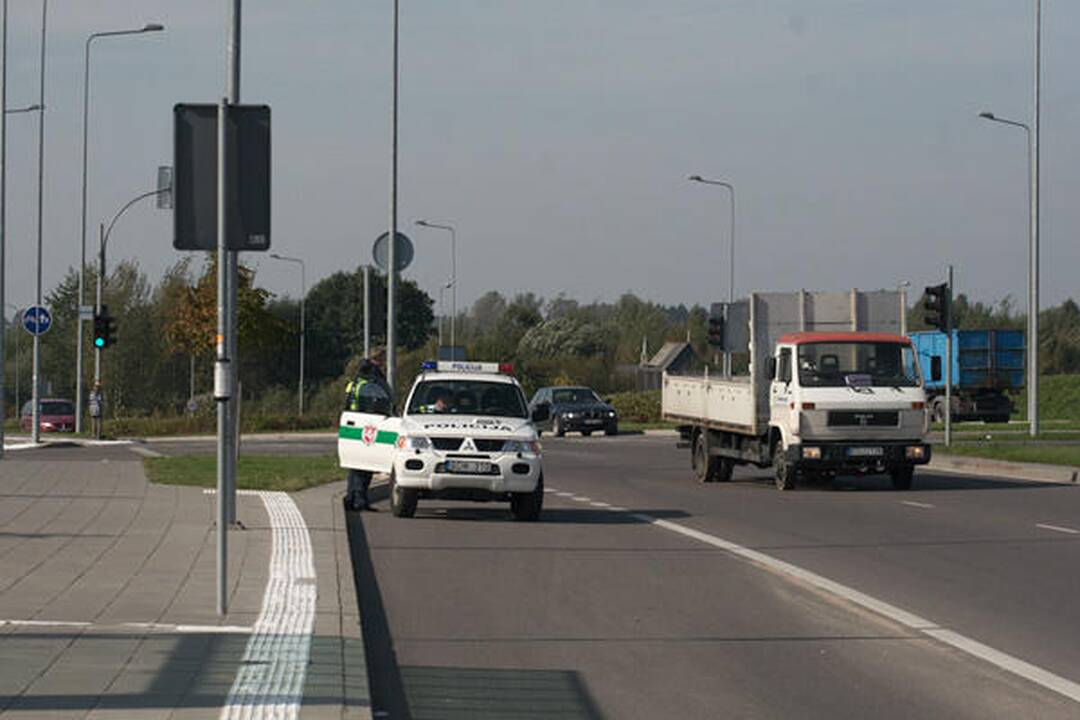 Sostinėje Pilaitės prospekte sunkvežimis sunkiai sužalojo vaiką
