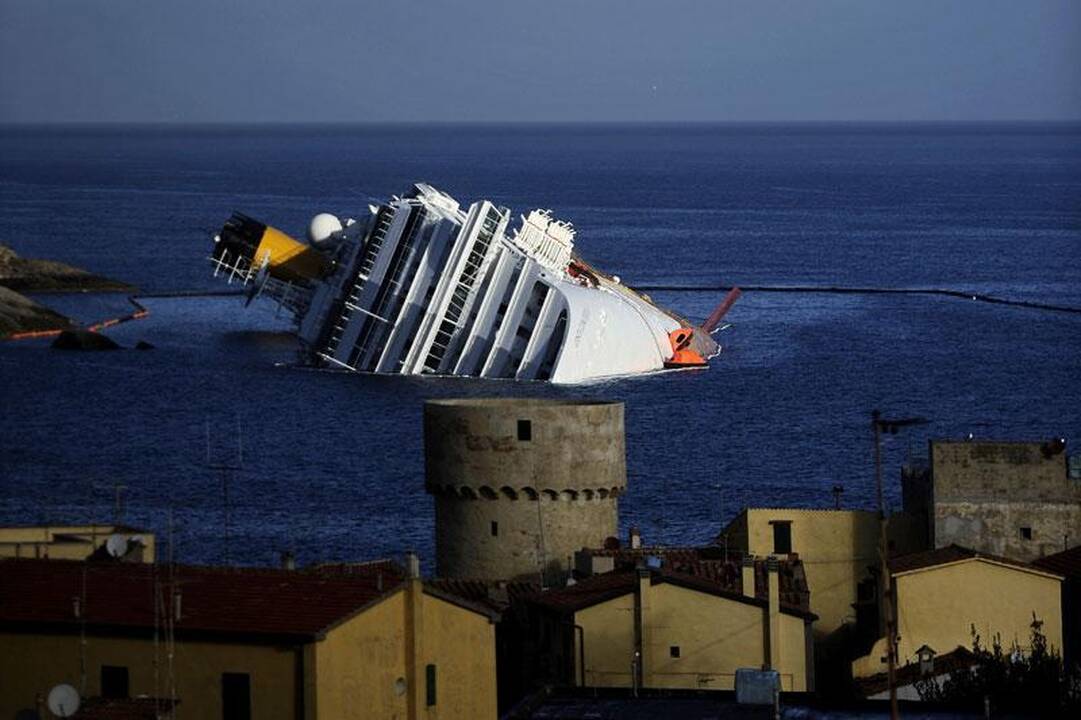 Katastrofą patyrusiame laive „Costa Concordia“ rasti dar du lavonai