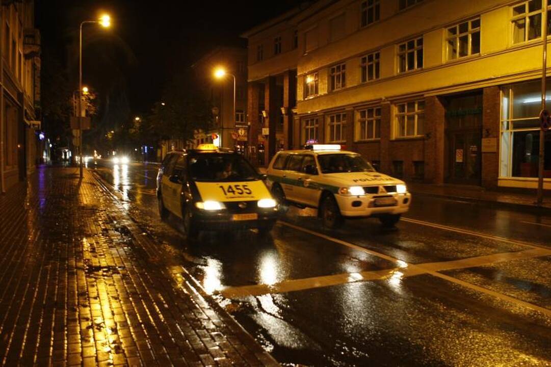 Klaipėdiečiai po pergalės kukliai miesto gatvėse skandavo „Lietuva!“
