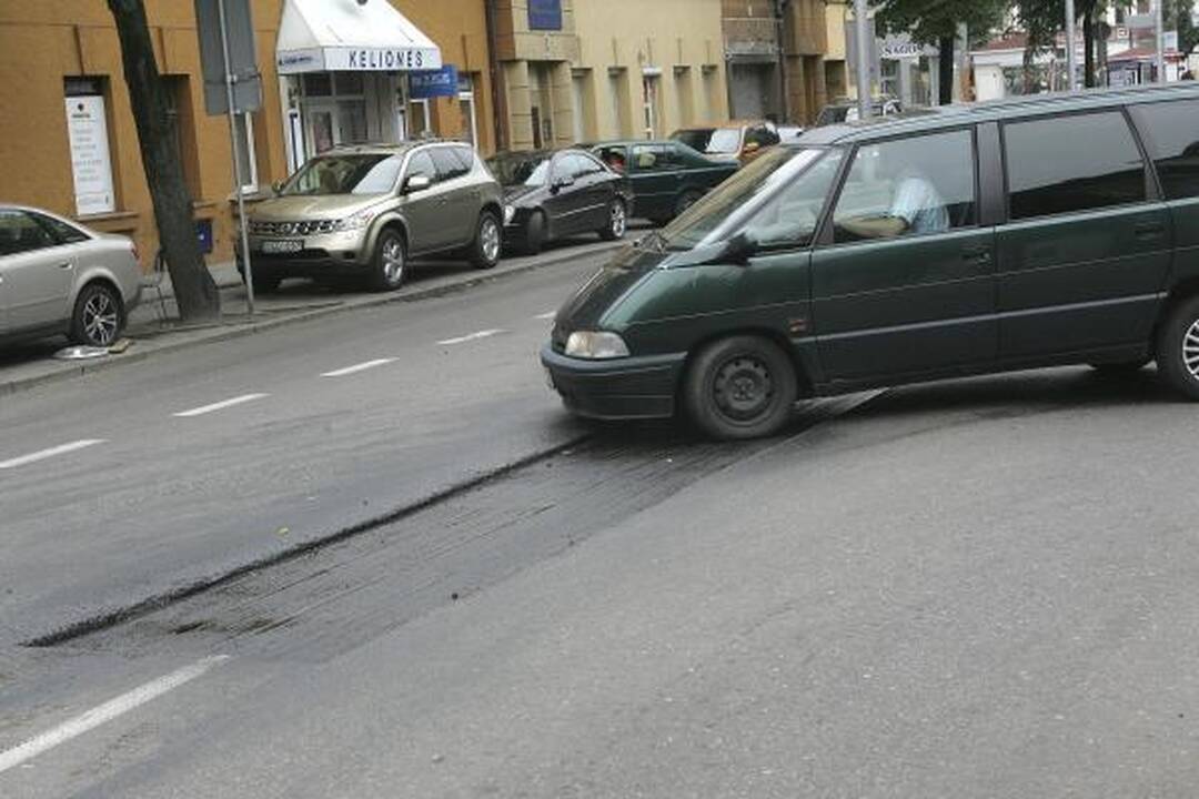 Kelininkai toliau kaltina blogus orus