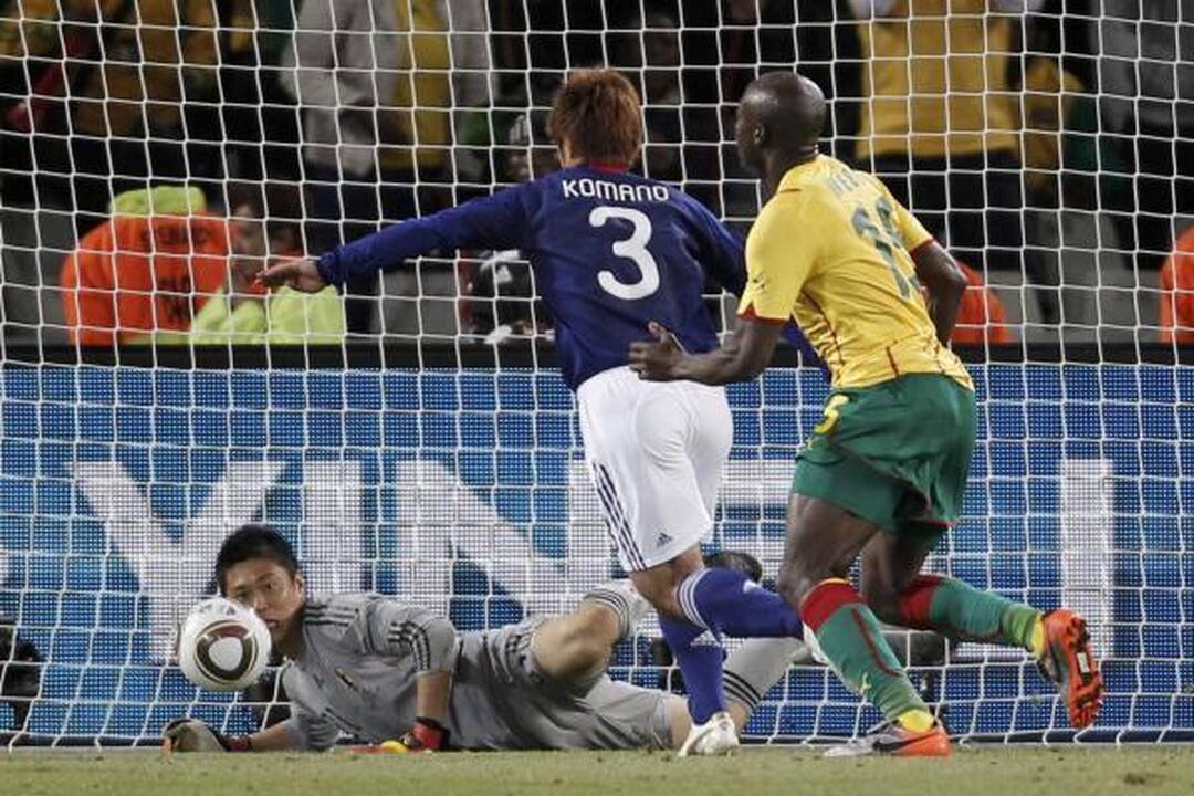 E grupė: japonų spyris Kamerūno futbolininkams 
