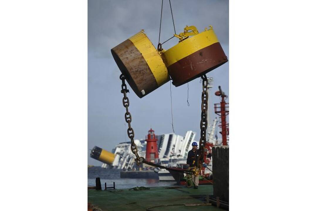 Katastrofą patyrusiame laive „Costa Concordia“ rasti dar du lavonai