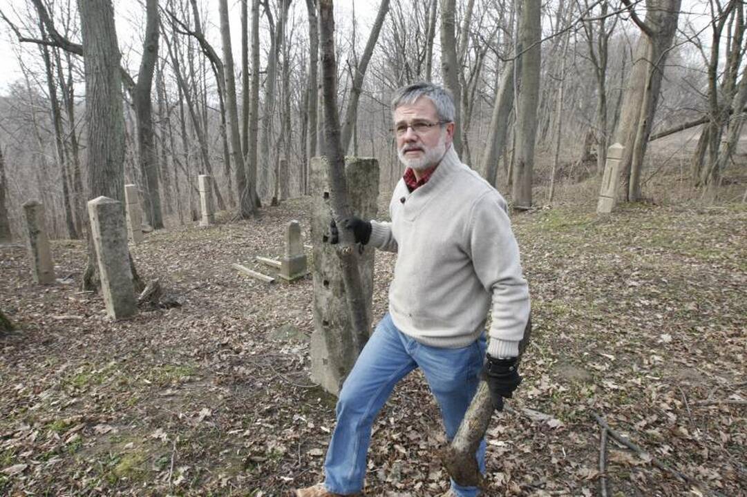 Klaipėdos praeities mylėtojai valė Tauralaukio kapines   