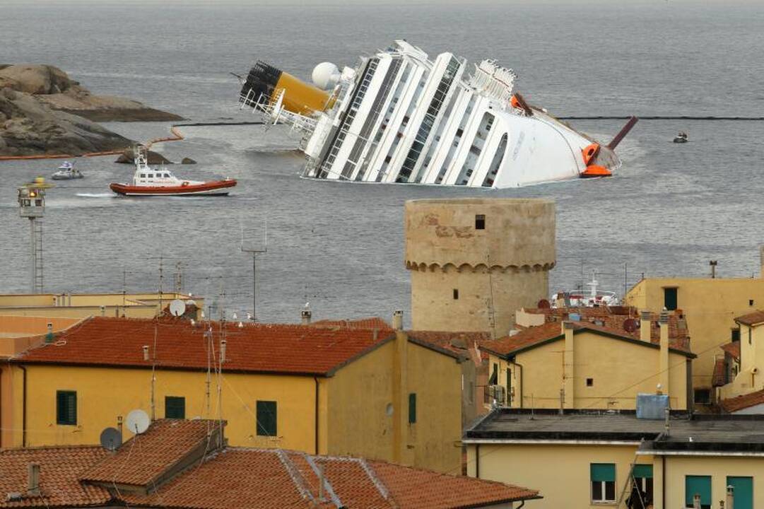 Katastrofą patyrusiame laive „Costa Concordia“ rasti dar du lavonai