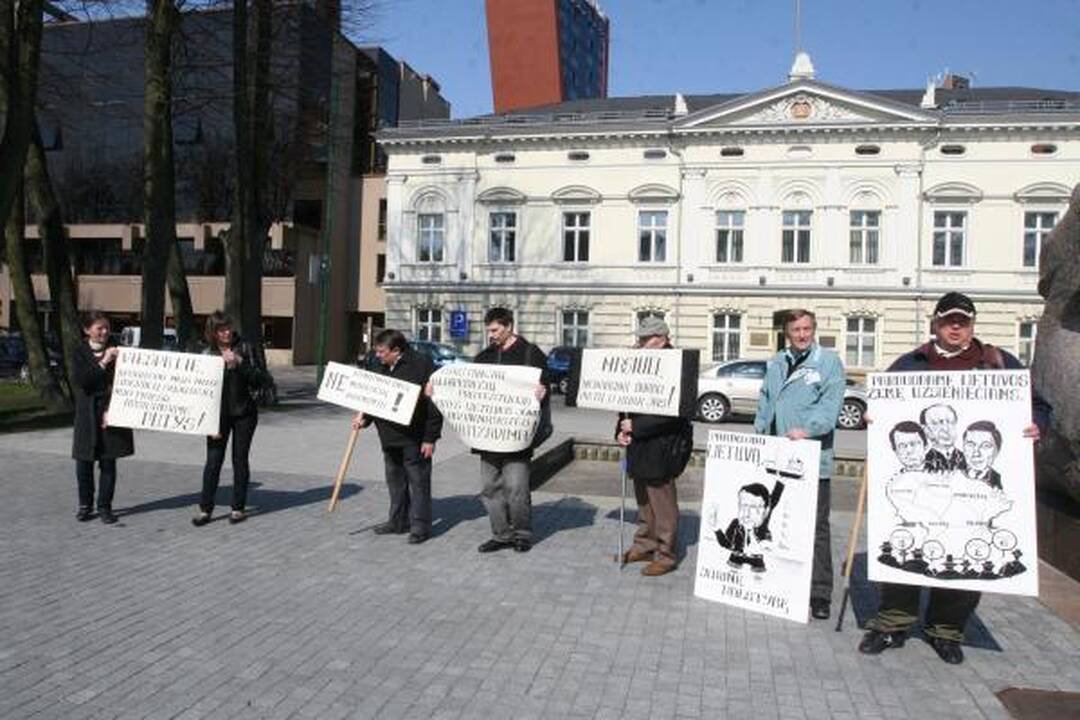 Laivininkystės privatizacija: piketuotojai reikalauja E.Masiulio galvos