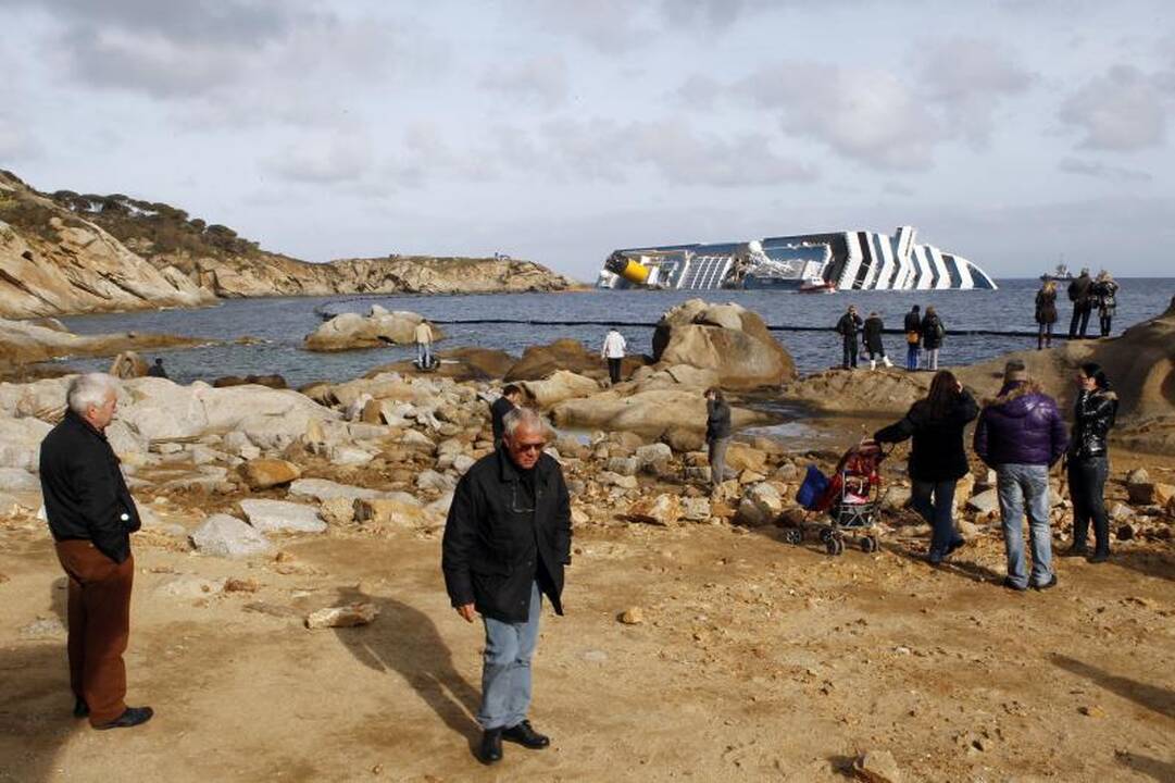 Katastrofą patyrusiame laive „Costa Concordia“ rasti dar du lavonai