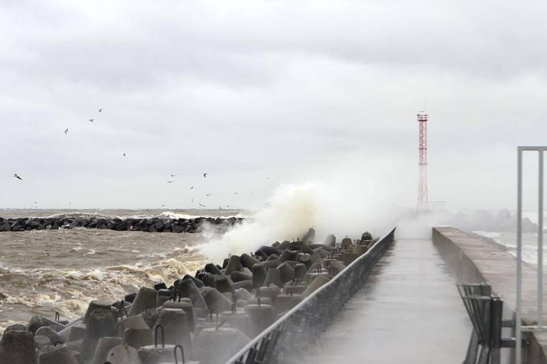 Ciklonas Ullis pajūryje tik kėlė bangas 