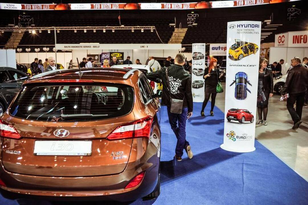 „Žalgirio“ arenoje seilę varvina automobilių gerbėjai