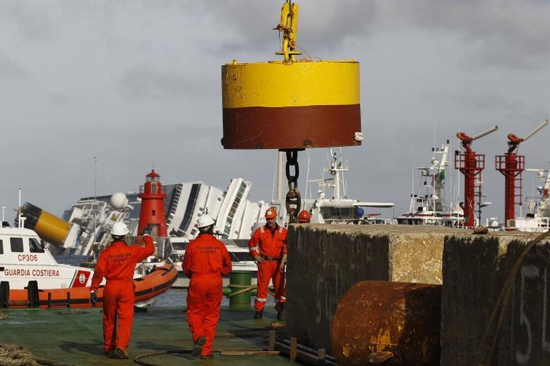 Katastrofą patyrusiame laive „Costa Concordia“ rasti dar du lavonai